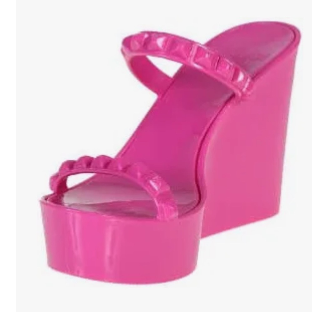NWT Carmen Sol Tonino Highwedge 💗